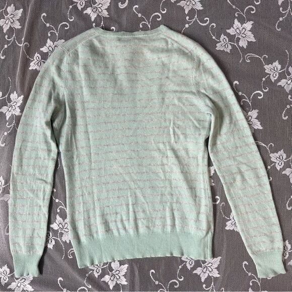 Lord & Taylor 100% Cashmere V-Neck Striped Sweater Sz Medium - Picture 8 of 11